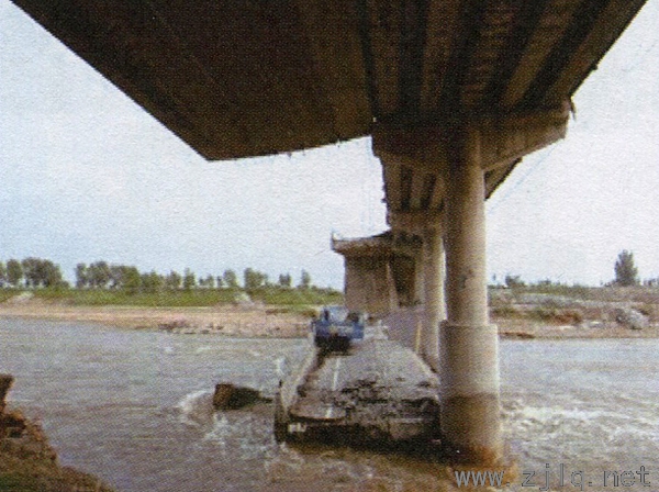 洪水沖跨營(yíng)口熊岳大橋