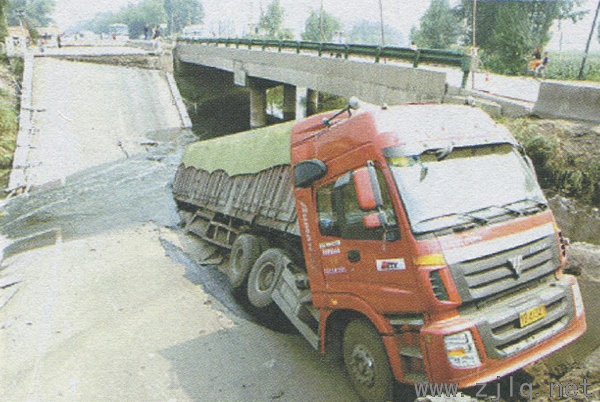 太原柳林橋被183噸重車(chē)壓塌