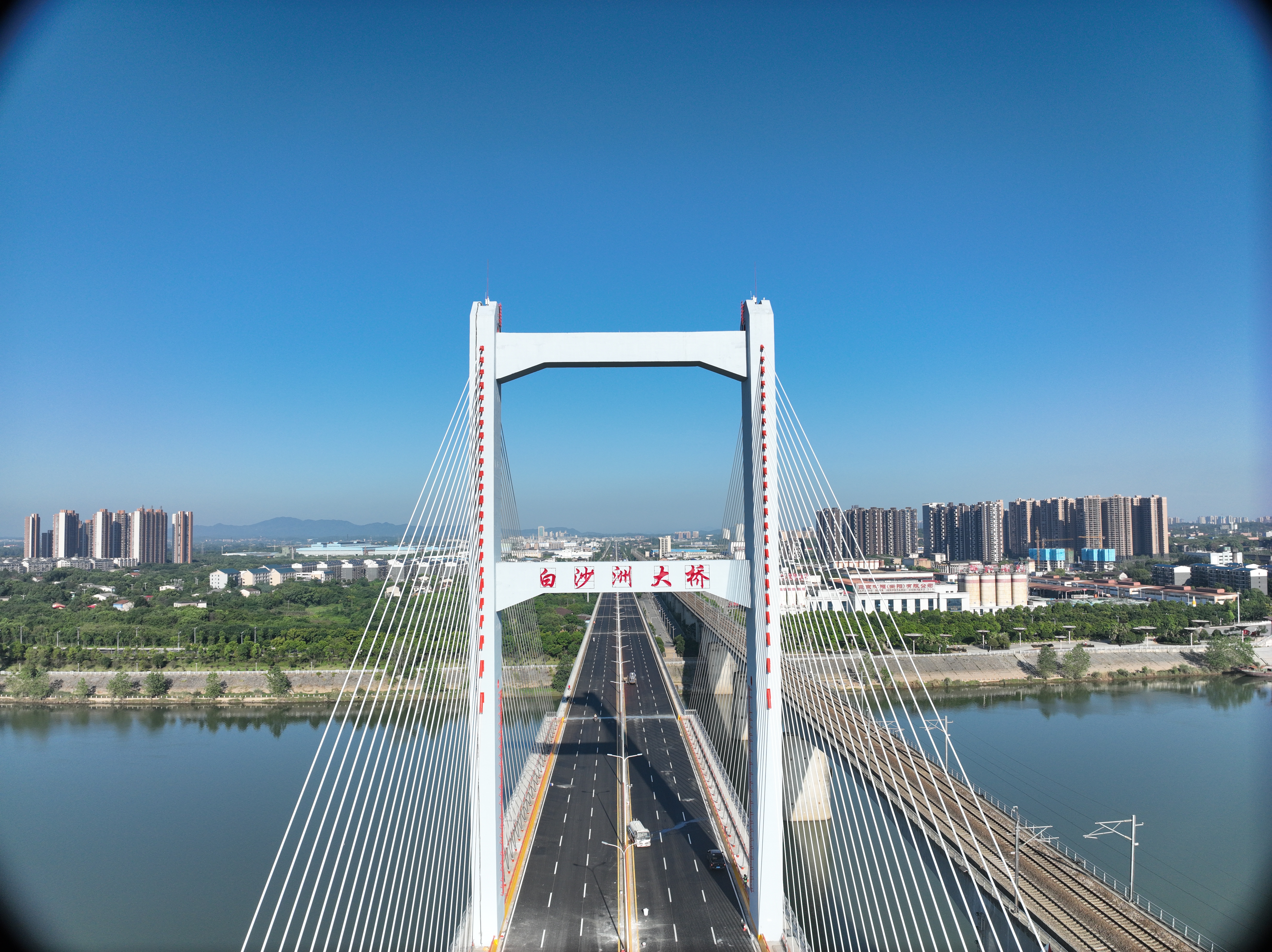 智能網(wǎng)關(guān)與云邊協(xié)同：橋梁輕量化監(jiān)測的智慧升級